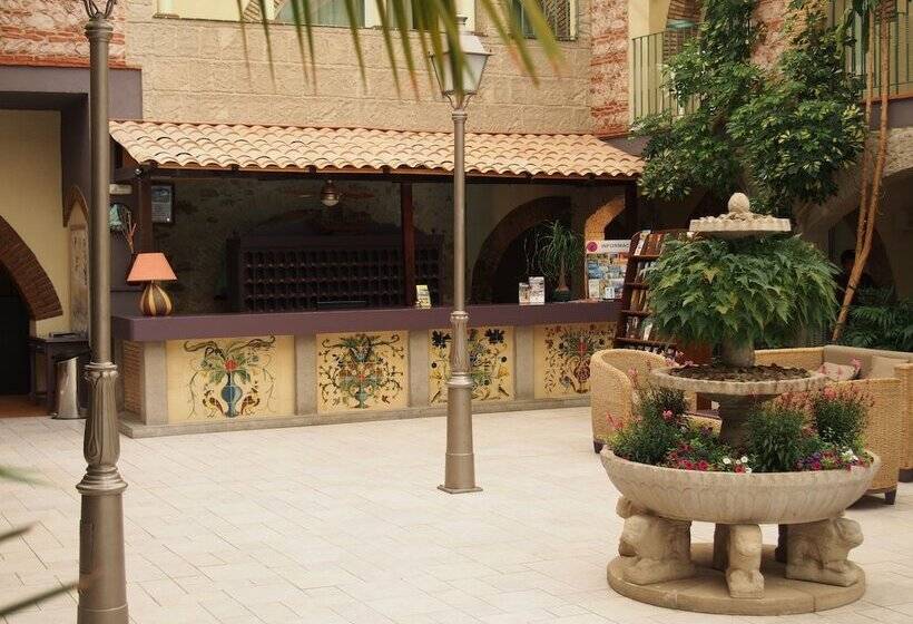 هتل Castell Blanc