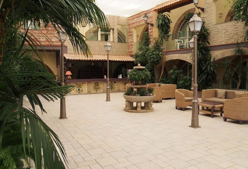 هتل Castell Blanc