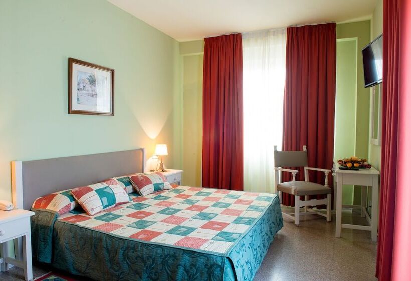 هتل Castell Blanc