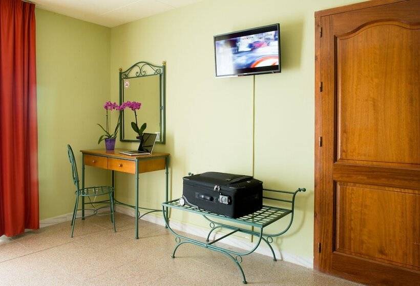 هتل Castell Blanc