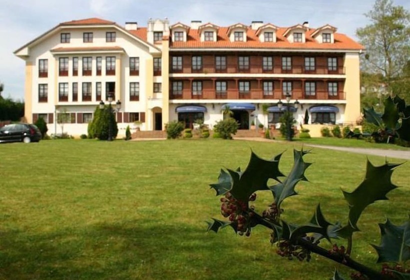 Отель Comillas