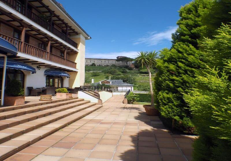 Отель Comillas
