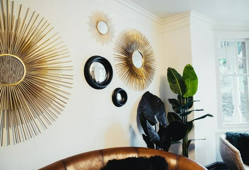 בית מלון כפרי The Cranleigh Boutique