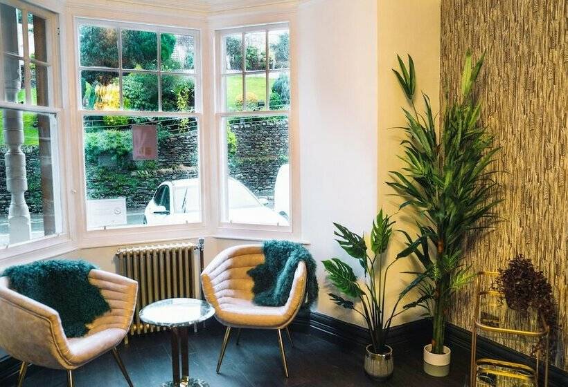 בית מלון כפרי The Cranleigh Boutique