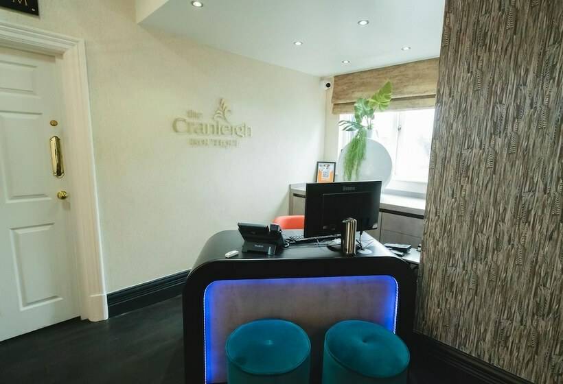 בית מלון כפרי The Cranleigh Boutique