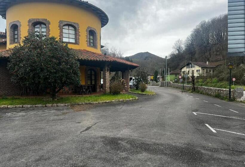 ホテル El Bricial