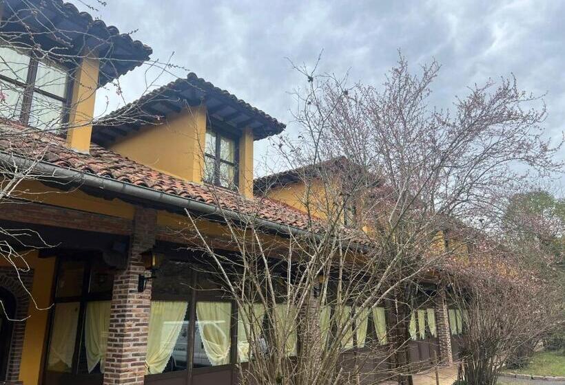 ホテル El Bricial