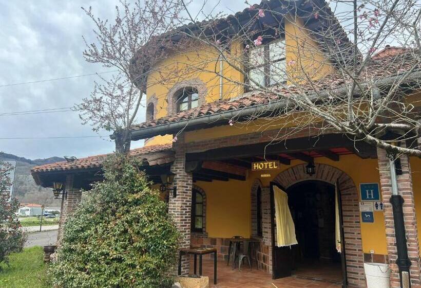 ホテル El Bricial