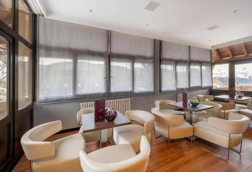 ホテル Eurostars Royal Tanau