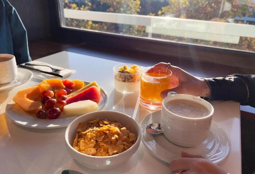 Отель Moxy Barcelona