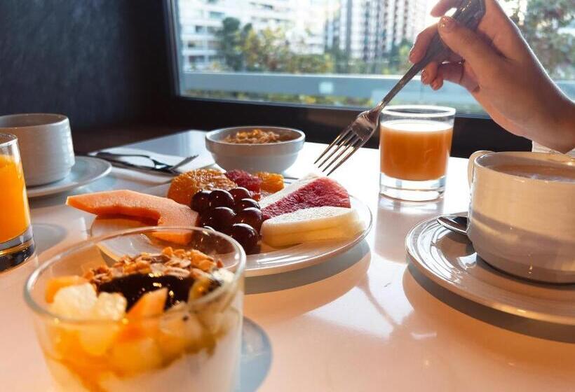 Отель Moxy Barcelona