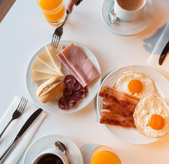 Отель Moxy Barcelona