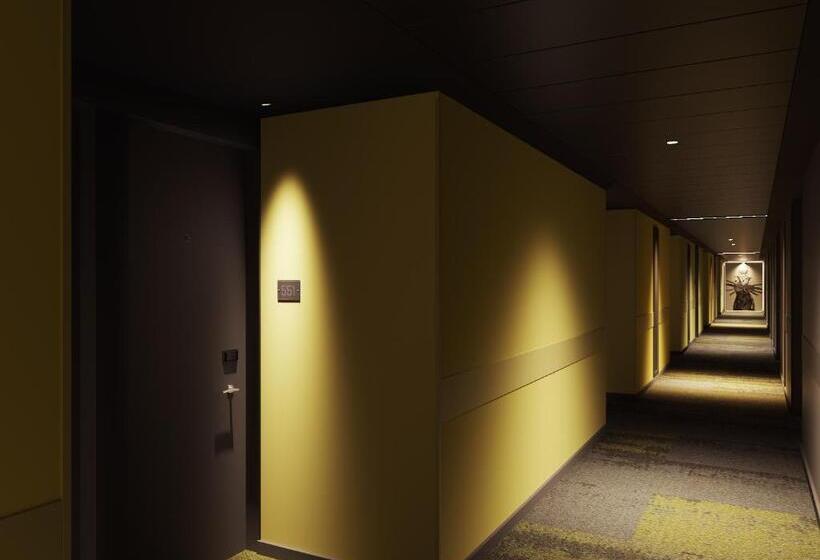 Отель Moxy Barcelona