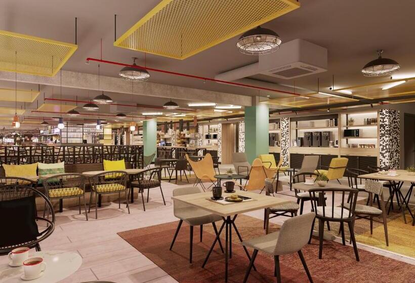 Отель Moxy Barcelona