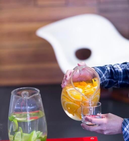 Отель Moxy Barcelona