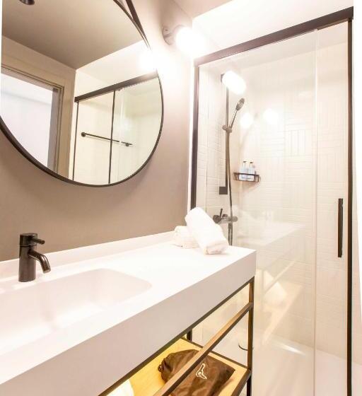 Отель Moxy Barcelona