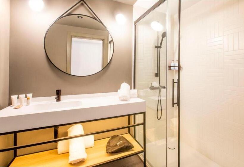 Отель Moxy Barcelona