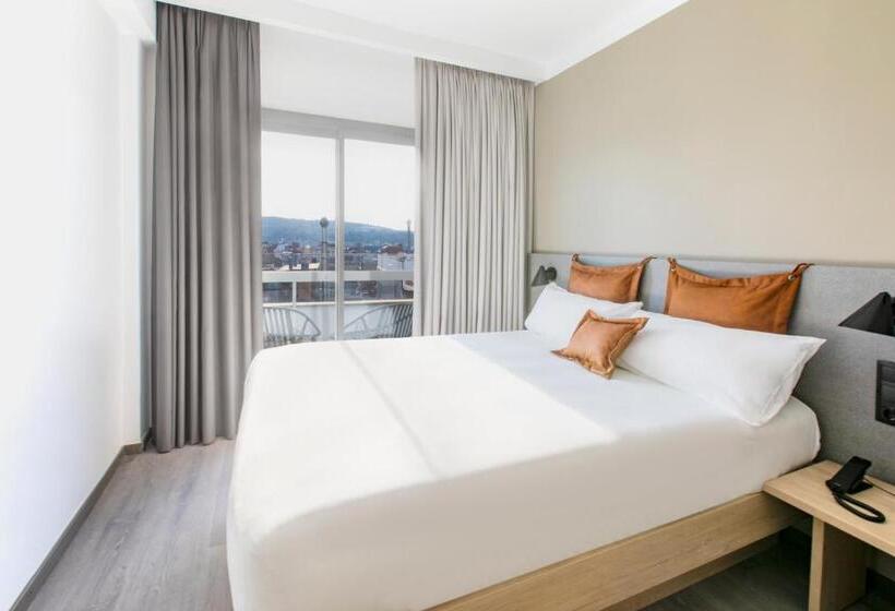 Отель Moxy Barcelona