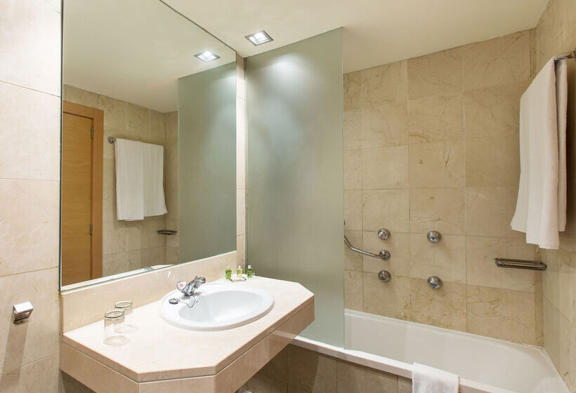 Отель Moxy Barcelona