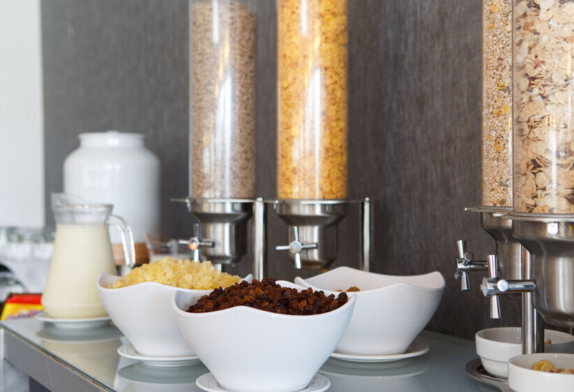 Отель Moxy Barcelona