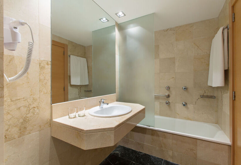 Отель Moxy Barcelona