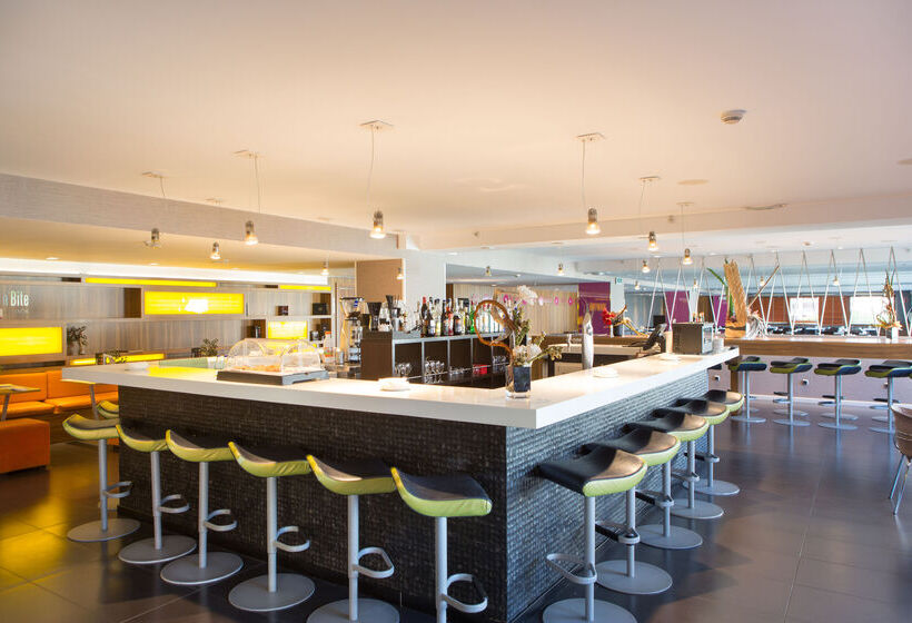 Отель Moxy Barcelona