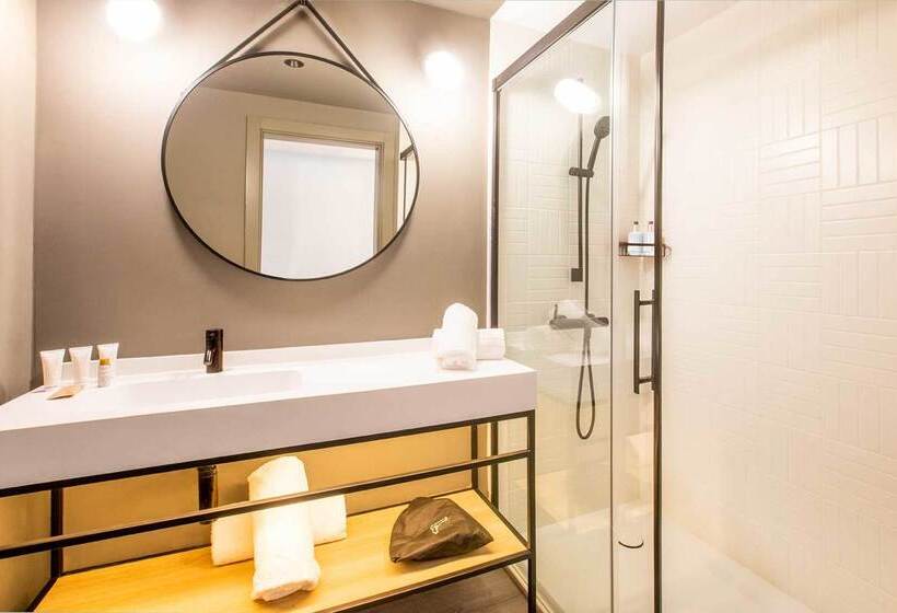 Отель Moxy Barcelona