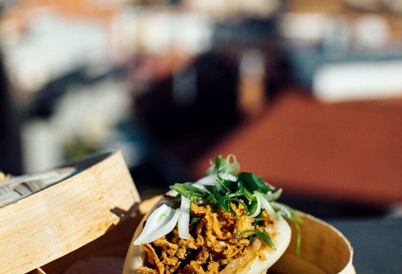 Отель Moxy Barcelona