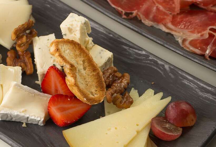 Отель Moxy Barcelona