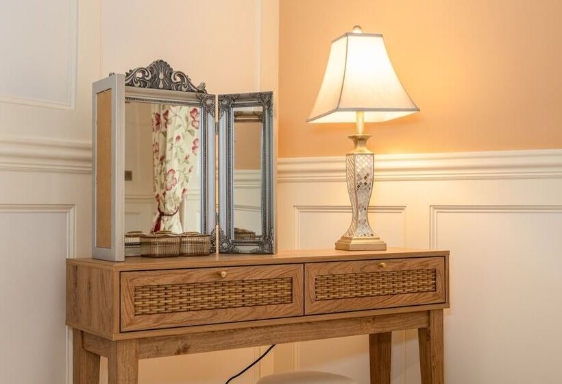 فندق Grange Manor