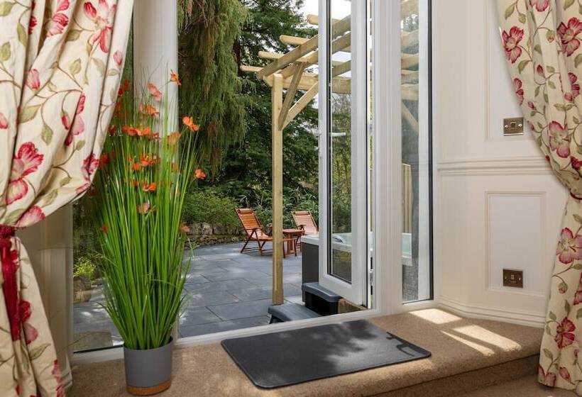 فندق Grange Manor