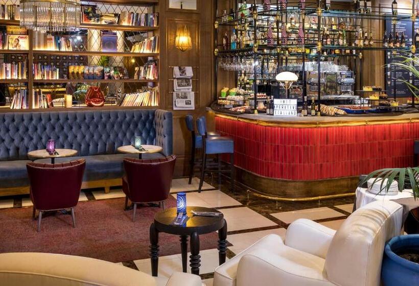 Boutique Hotel H10 Villa de La Reina