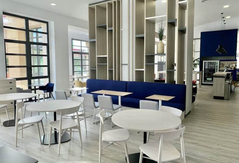 فندق Holiday Inn Express Ciudad De Las Ciencias, An Ihg