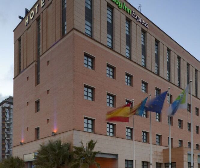 فندق Holiday Inn Express Ciudad De Las Ciencias, An Ihg