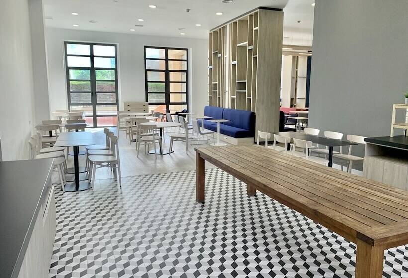 فندق Holiday Inn Express Ciudad De Las Ciencias, An Ihg