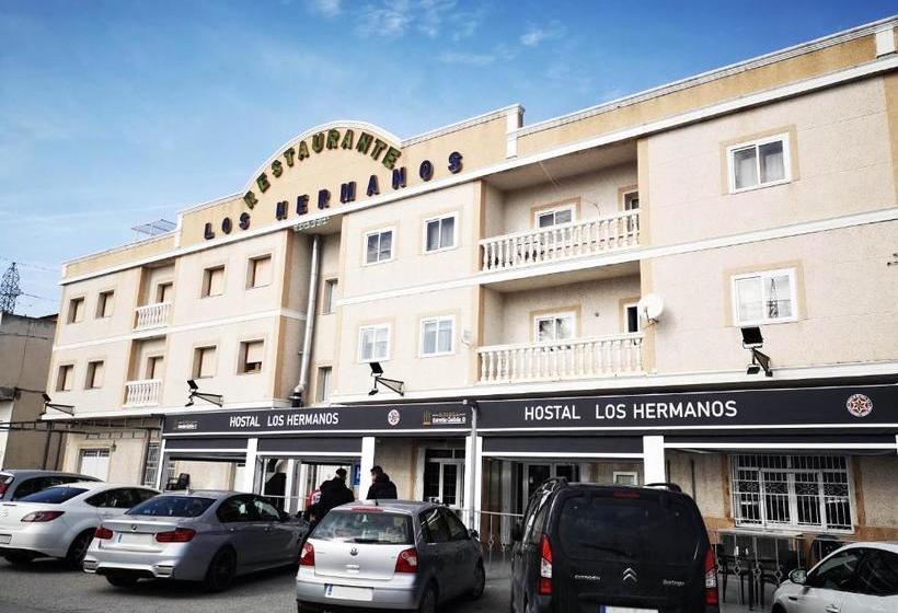 Отель Hostal Los Hermanos