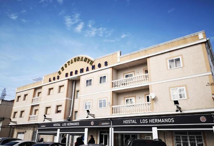 Отель Hostal Los Hermanos
