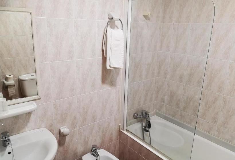 Отель Hostal Los Hermanos