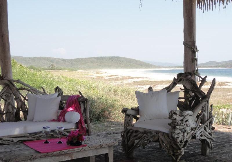 فندق Las Alamandas