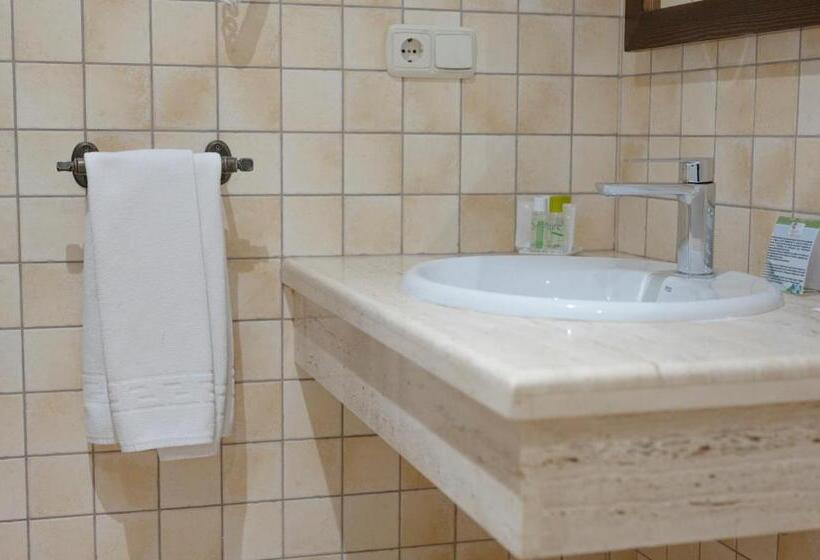 فندق Maria De Molina