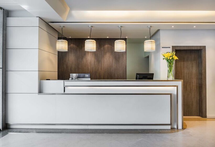 هتل NH Lisboa Campo Grande