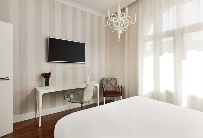 هتل NH Collection Madrid Abascal