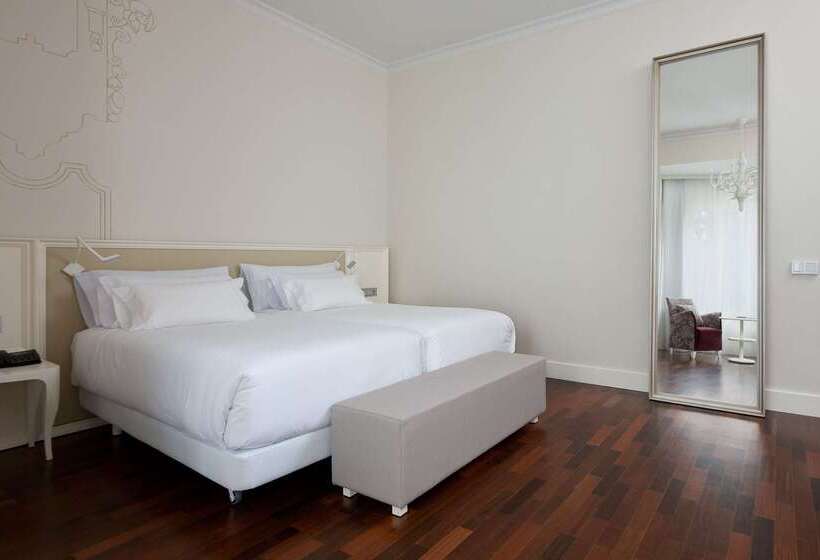 هتل NH Collection Madrid Abascal