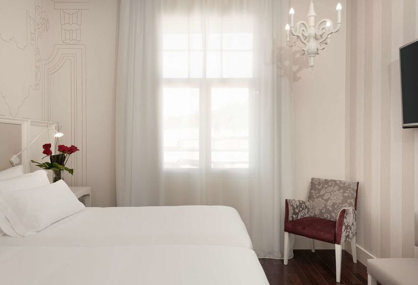 هتل NH Collection Madrid Abascal