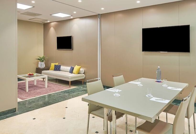 هتل NH Collection Madrid Abascal