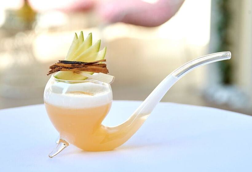 هتل NH Collection Madrid Abascal