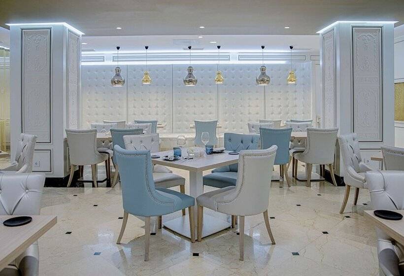 هتل NH Collection Madrid Abascal