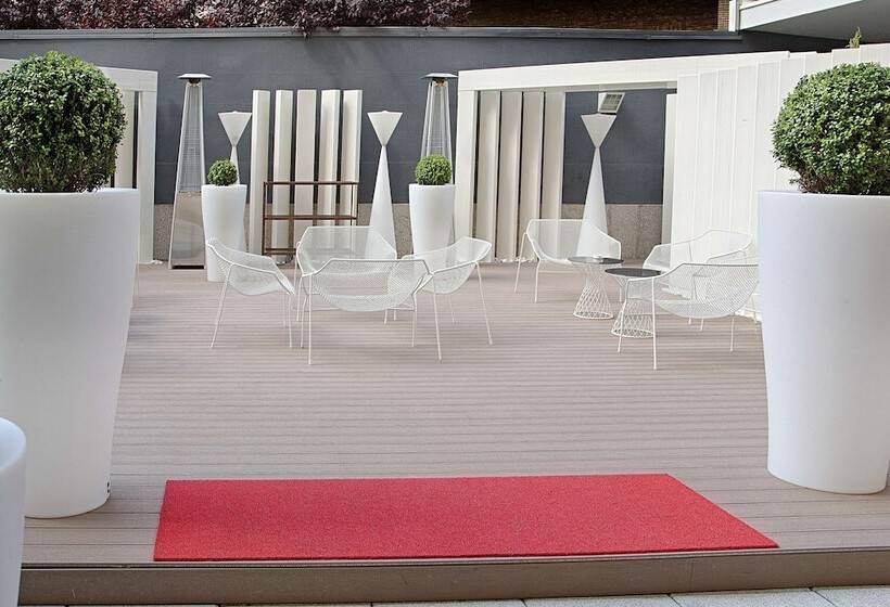 هتل NH Collection Madrid Abascal