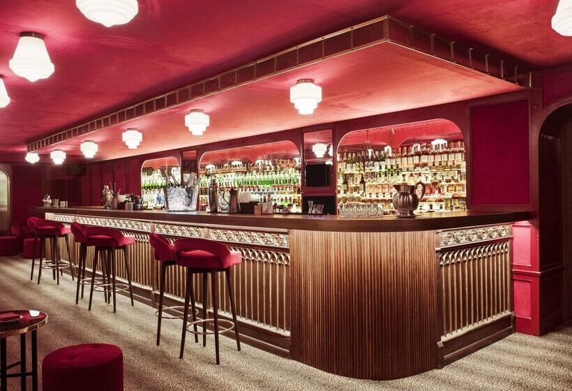 هتل NH Collection Madrid Suecia