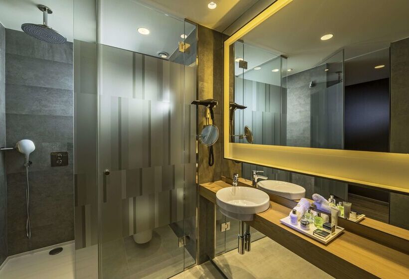 هتل NH Collection Madrid Suecia